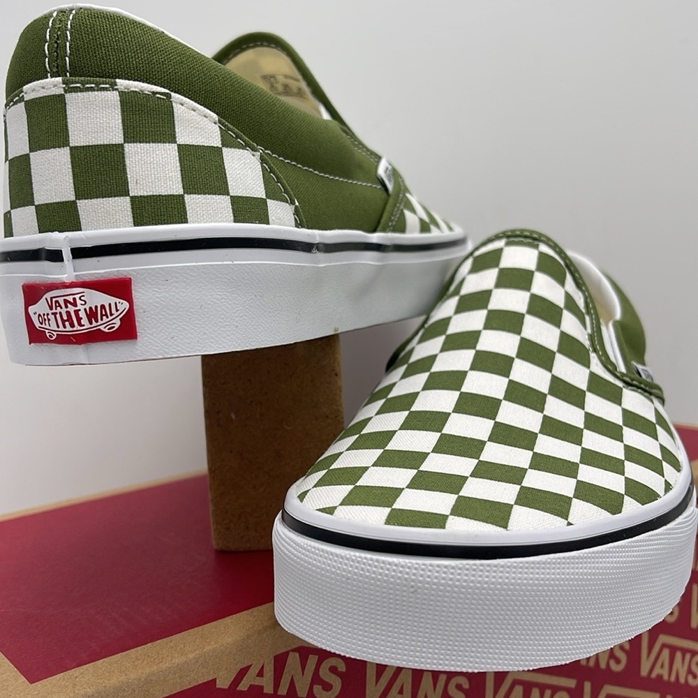 Vans Men’s Classic Slip-On Color Theory Checkerboard
VN000D03CIB
Sneakers - Picture 8 of 16